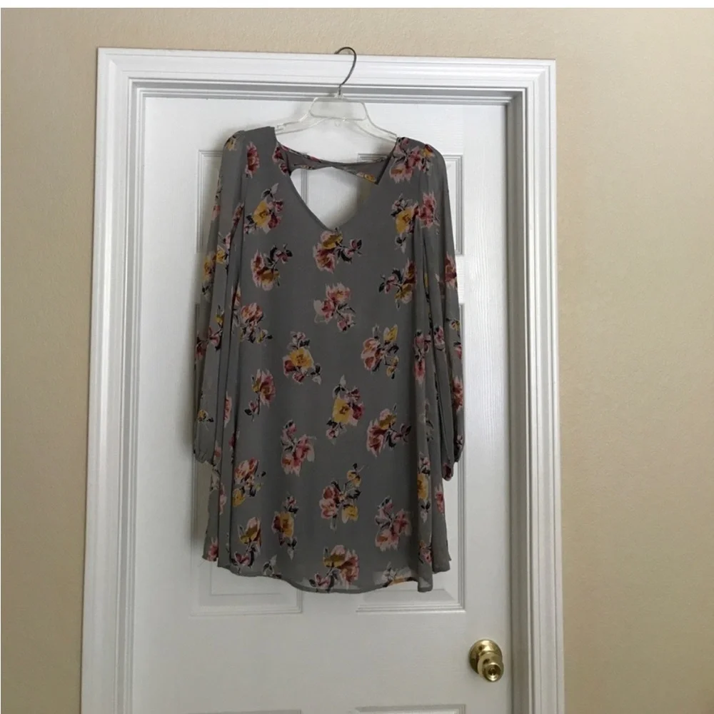 Entro Maternity Dress - Picture 3 of 3